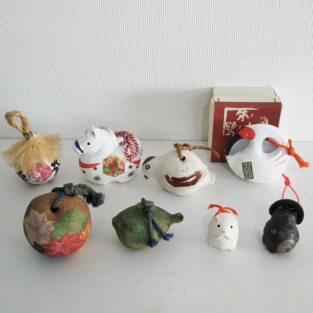 鈴 8個 まとめ売り 陶器 泥人形 土人形 置物 コレクション ディスプレイ レトロ 朱鷺 ねずみ たぬき 馬 すずめ