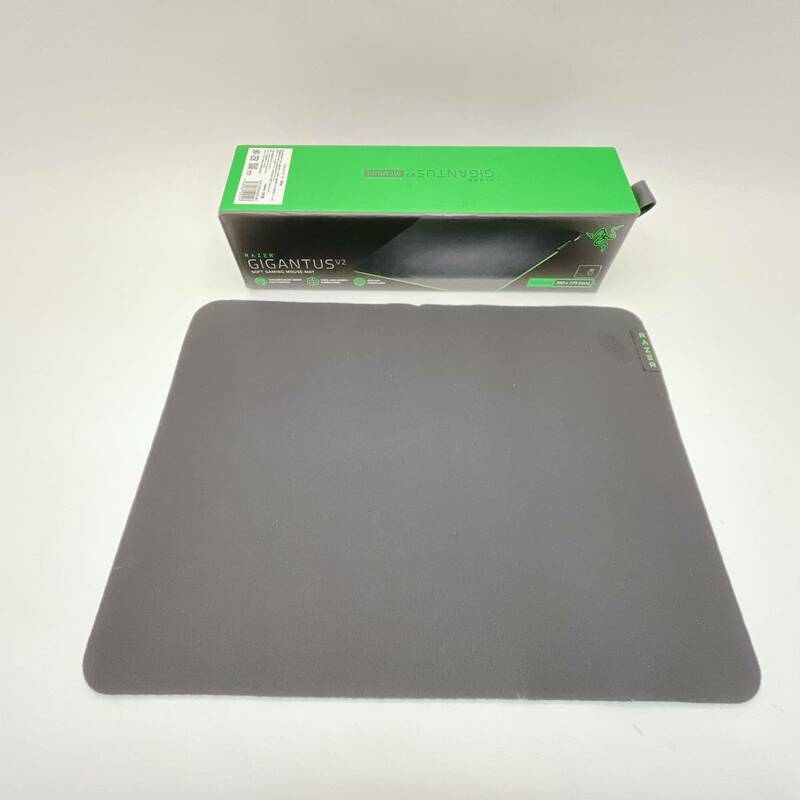 Razer レイザー GIGANTUS V2 M 360×275mm ソフトゲーミングマウスパット (OI0258)