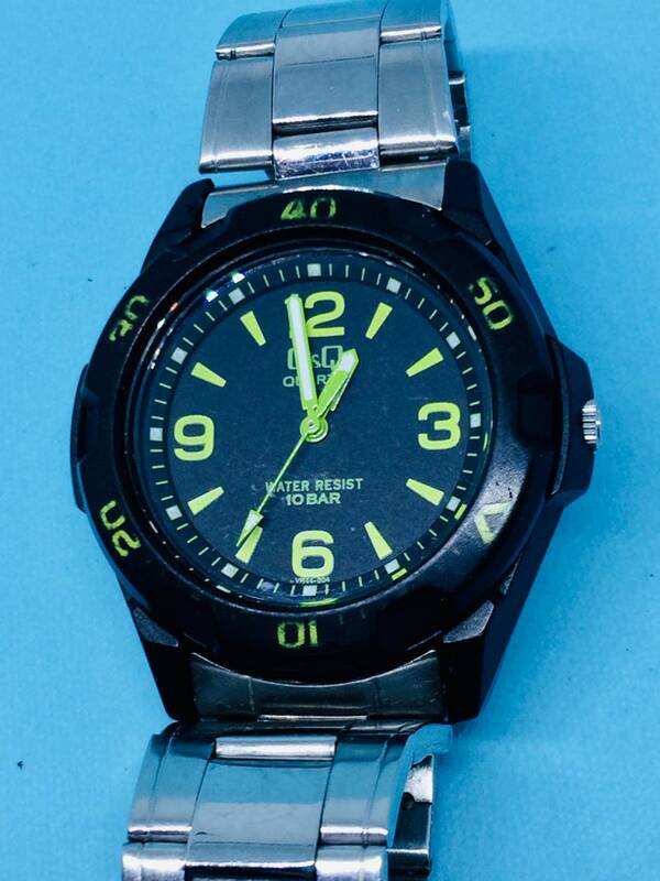 (C16)釣りに(*'▽')シチズンQQ・スポーツウォッチ（電池交換済み）ブラック・メンズ腕時計USED（送料全国一律185円）素敵な時計です。