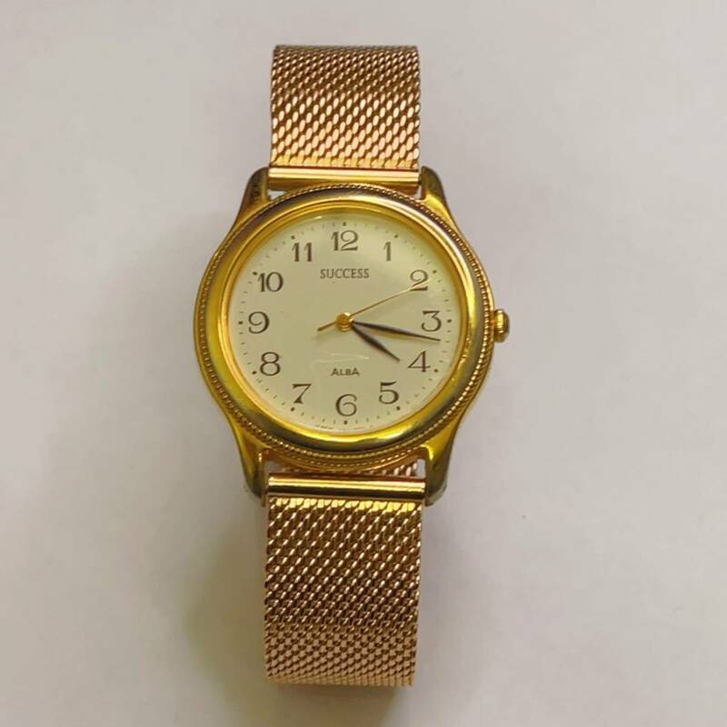 SEIKO SUCCESS ALBA 腕時計 セイコー アルバ 腕時計 3針式 ホワイト文字盤 ゴールド クォーツ V721-6010