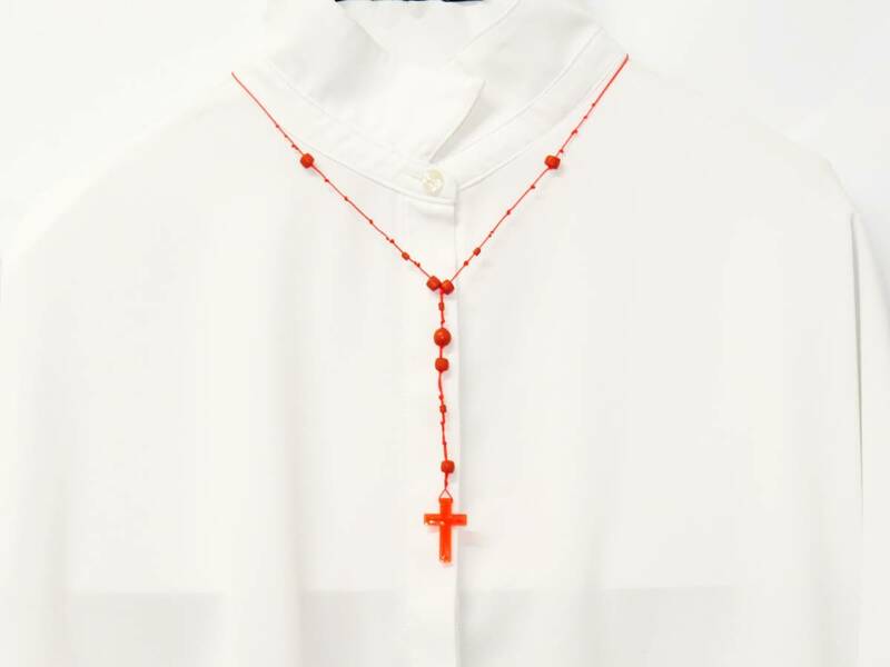 NATALIA BRILLI（ナタリアブリリ）ネックレス　レッド　赤いネックレス　十字架　フランス製　スランスアクセサリー　小物　雑貨