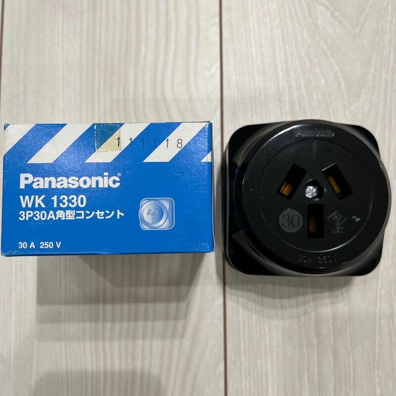 【F32】Panasonic WK1330 3P30A 角型コンセント　パナソニック