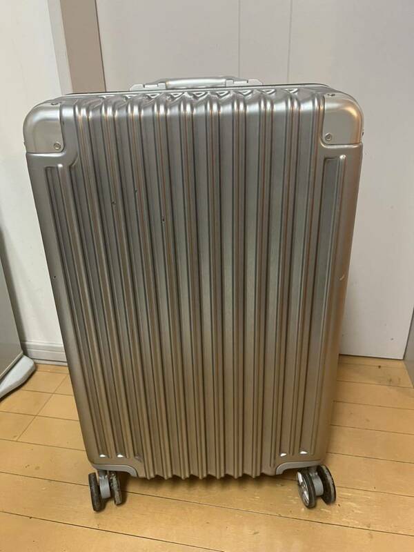 アルミ風軽量スーツケース キャリーケース 90リットル　サイズ約43-28-60