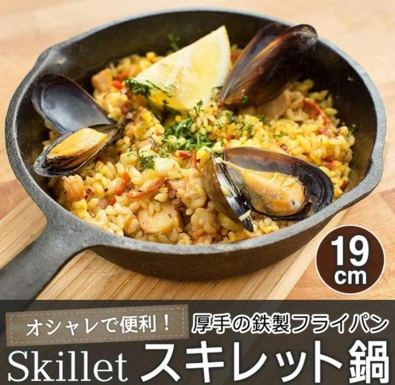 食卓に出して熱々の料理を楽しむ スキレットフライパン