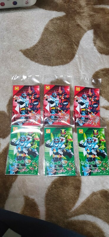 非売品★仮面ライダーガッチャード　赤いきつね＆緑のたぬき6枚セット　ステッカーシール　仮面ライダーギーツ