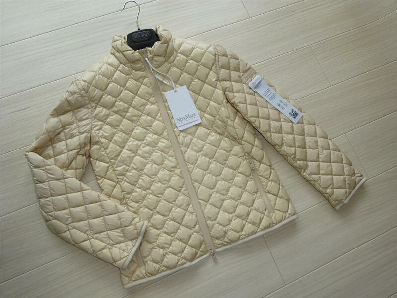 新品7.7万 ハイネック軽量ダウンジャケット ベージュ MaxMara LEISURE