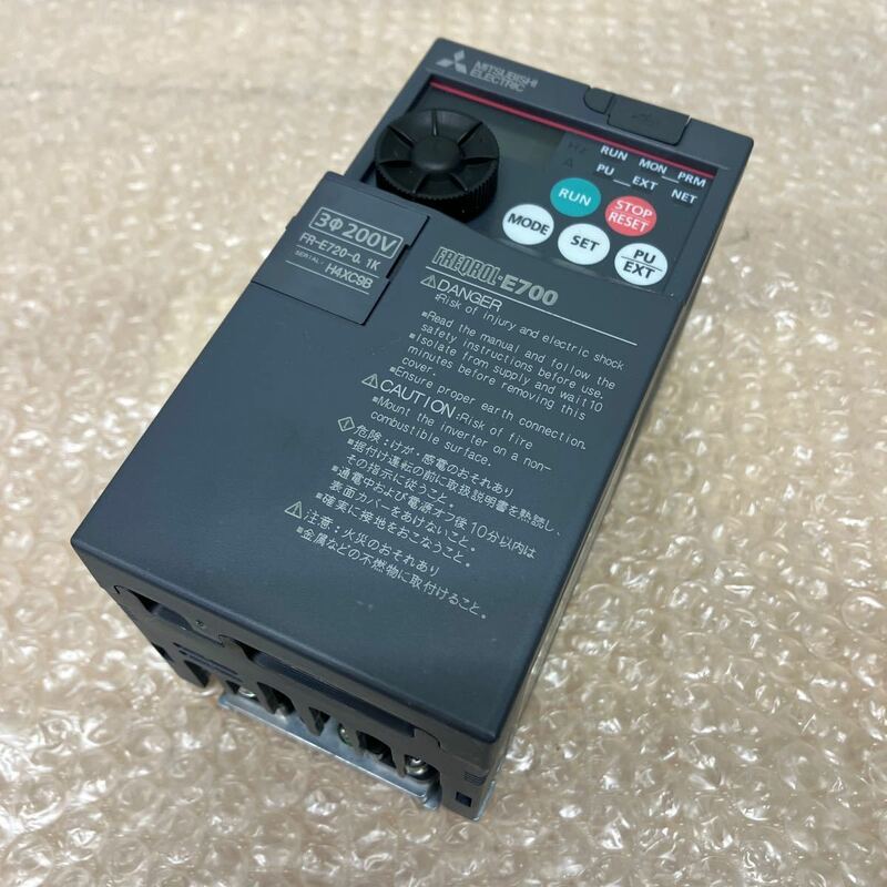 三菱　MITSUBISHI　FR-E720-0.1K　インバータ　通電確認のみ　U-662