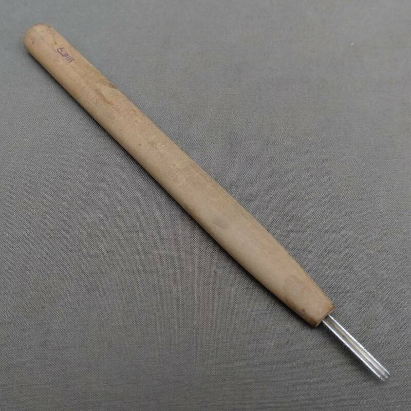 彫刻刀 三角刀 3㎜ 全長約208㎜ 木工 細工用 模型製作　【1872】