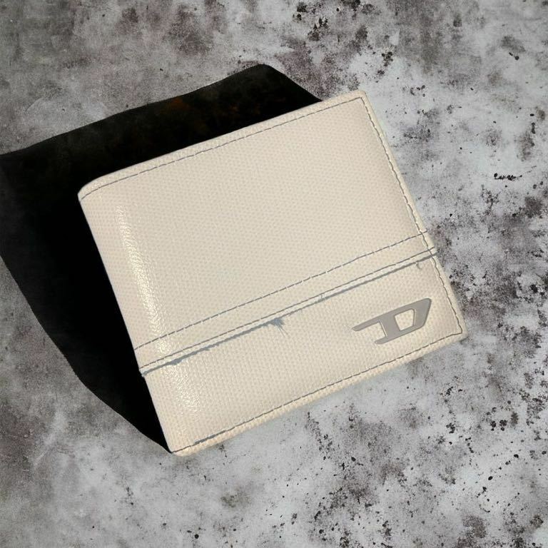 DIESEL ディーゼル 二つ折り財布 「D」ロゴ　白　ホワイト