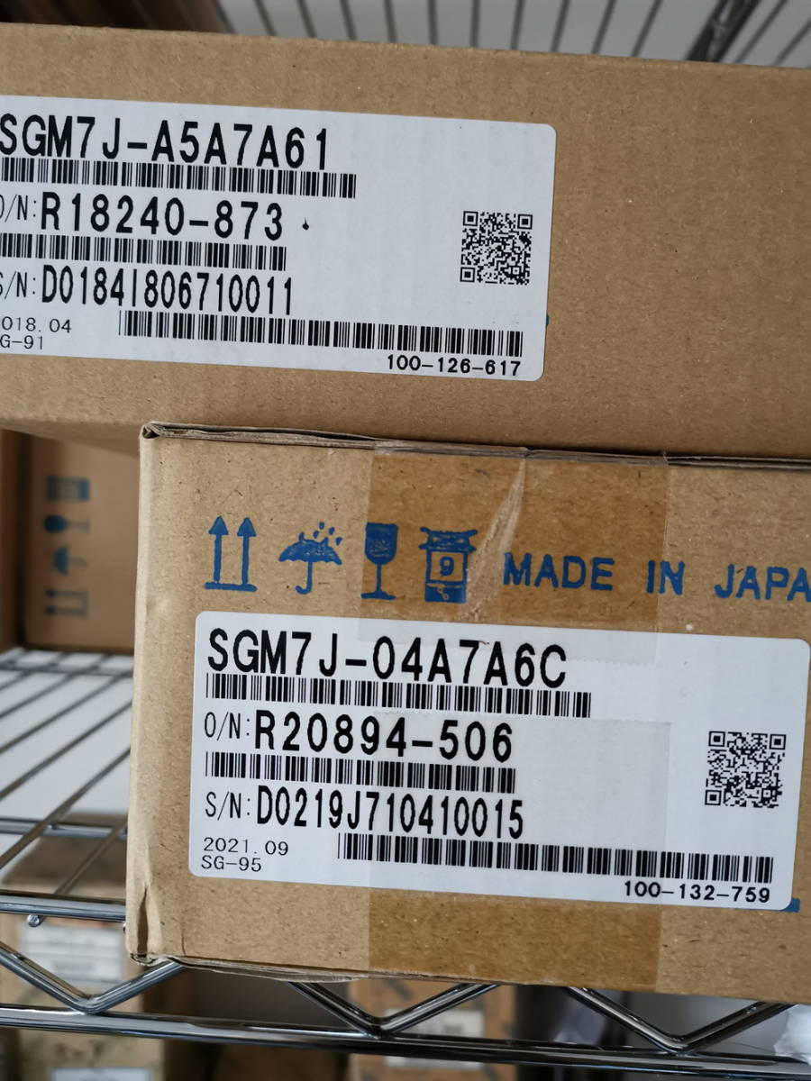 ★未使用★ YASKAWA/安川 SGM7J-04A7A6C 400W サーボモーター