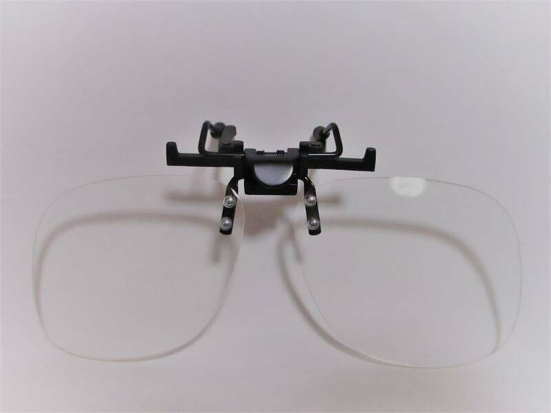【 1.8倍 ワンタッチでメガネに装着できる 拡大鏡 】ルーペ 軽量 老眼鏡 掛け外し不要 フレームなし 新品 即決 シンプル 老眼 眼鏡