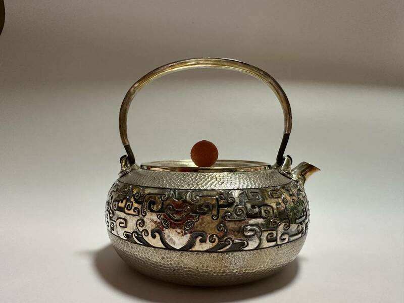 時代 純銀製 蔵六居造 饕餮紋 口打出湯沸 工芸品 古美術品 銀瓶 煎茶道具