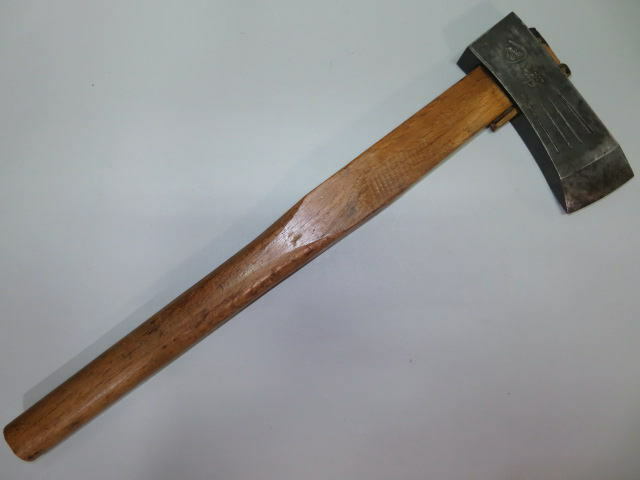 古い斧・鉞　その3　柄の長さ約45.5cm　銘あり「國義」