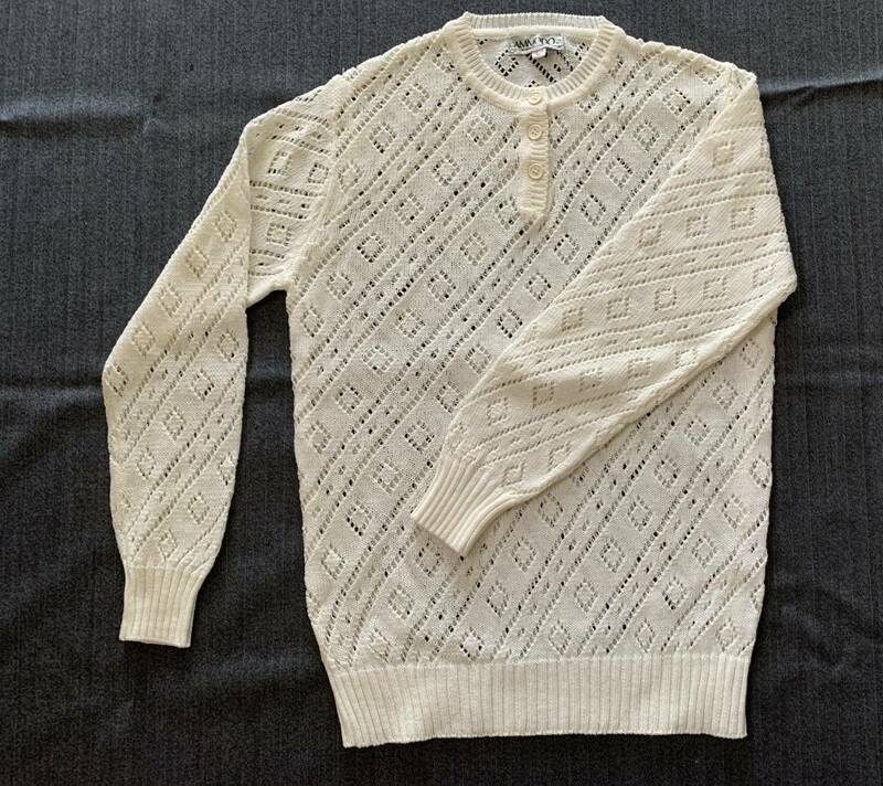 送料無料　透かし編み　ヘンリーネック　セーター　白　ホワイト　ゆったり　合いのシーズンに　韓国製　春　秋