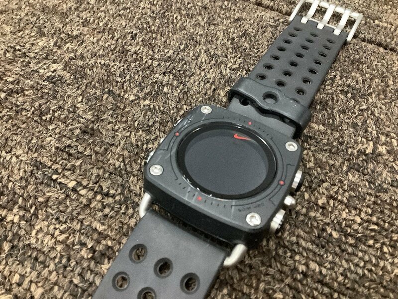 【現状品】NIKE デジタル　腕時計　WC0070 スポーツウォッチ　スポーツ　スポーツ用品　電池切れ