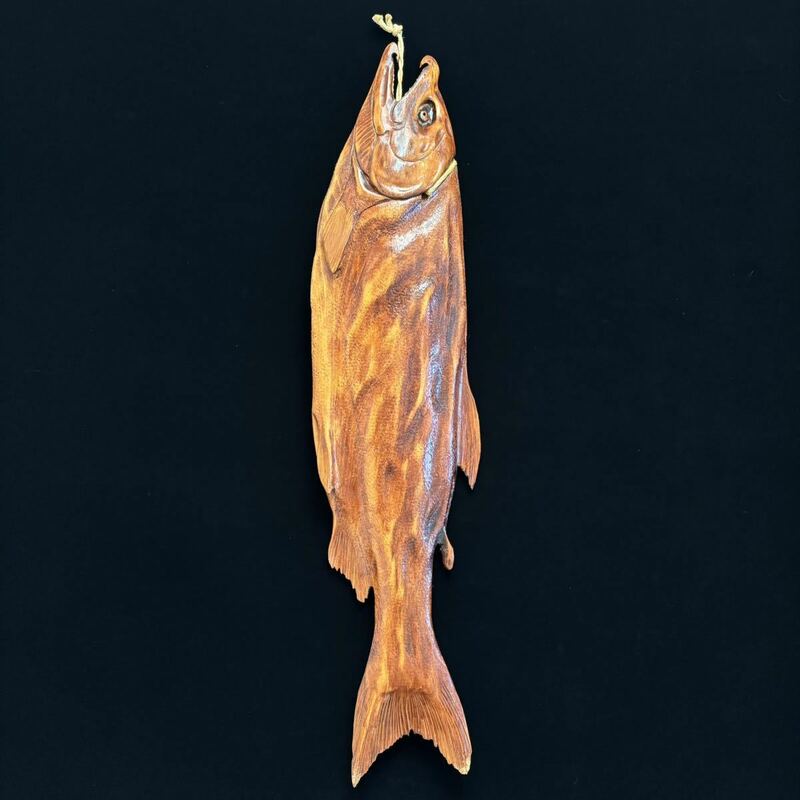 木彫 荒巻鮭 鮭 リアリズム 全長75.7cm 近代彫刻 木彫り 木像 新巻鮭 アイヌ （検） 囲炉裏 一刀彫