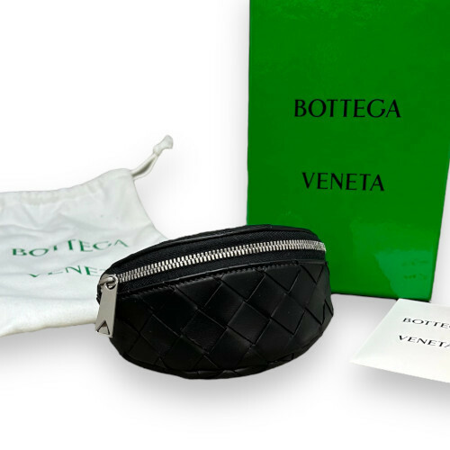 新品 Bottega veneta イントレチャート レザー リスト ポーチ ブラック ボッテガヴェネタ