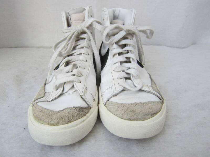 NIKE WMNS BLAZER MID '77（ナイキ ウィメンズ ブレザーミッド77）（CZ1055 100）　白/黒　　wm24.5㎝ US7.5　　2020年製　　ok2401A