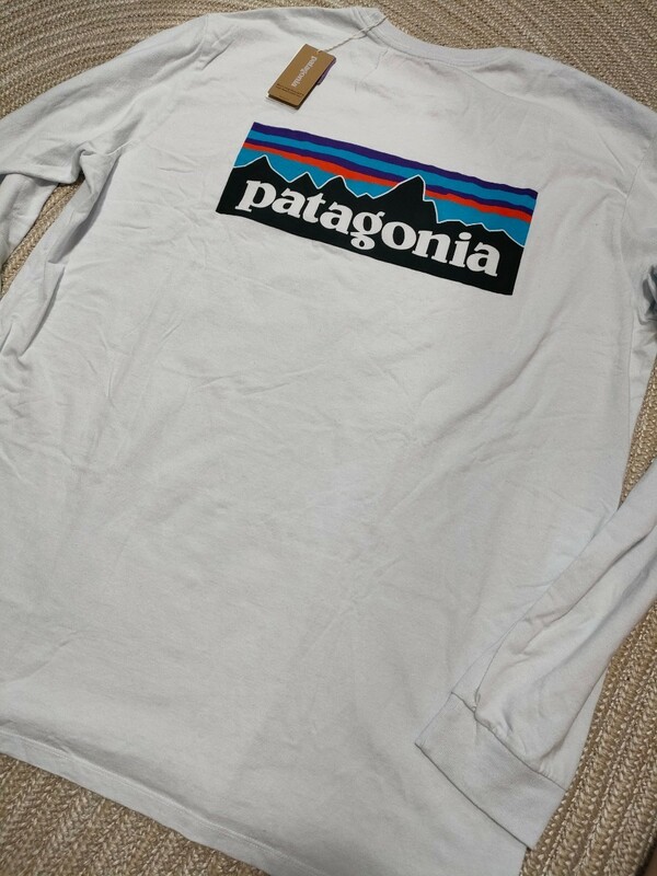 新品 未使用 patagonia パタゴニア P-6 バックロゴ ロンＴ XXL ホワイト 白 長袖 Tシャツ 現行モデル メンズ 