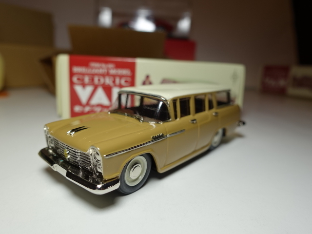 CEDRIC VAN　BRILLIANT MODEL　1/43 黄土色　NISSAN　日産　セドリック　バン