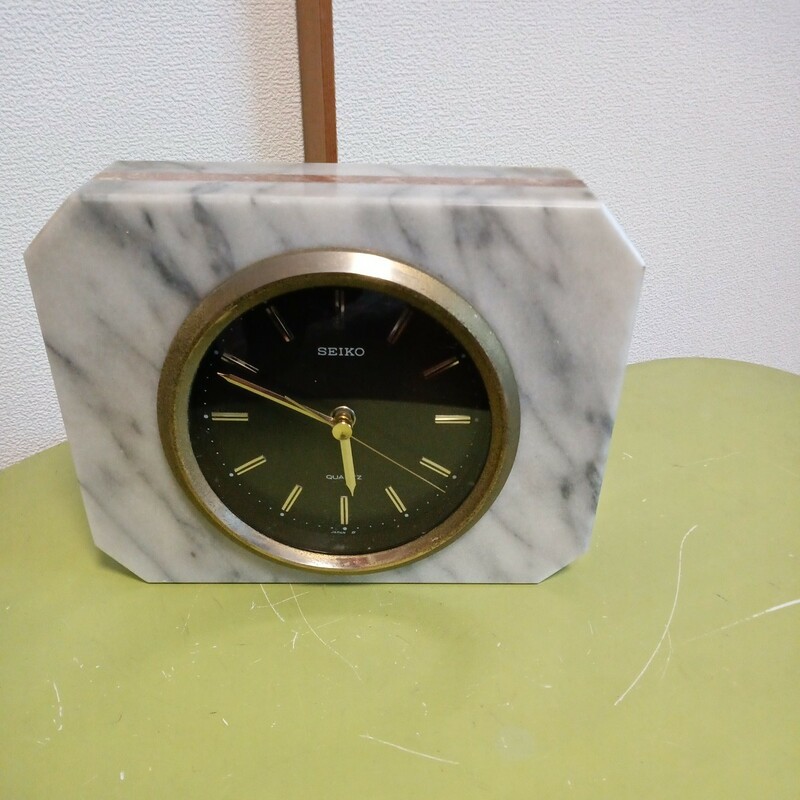 SEIKO クオーツ 大理石時計。　重さー3.8キロ。横ー21センチ。高さー16センチ。厚さー5.5センチ。正常可動確認。