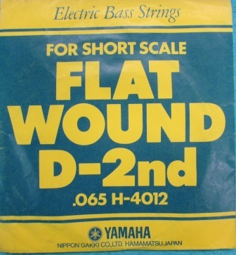 ヤマハ　ベース弦　　SHORT　SCALE　　FLAT　WOUND　D-2　H-4012　　新品