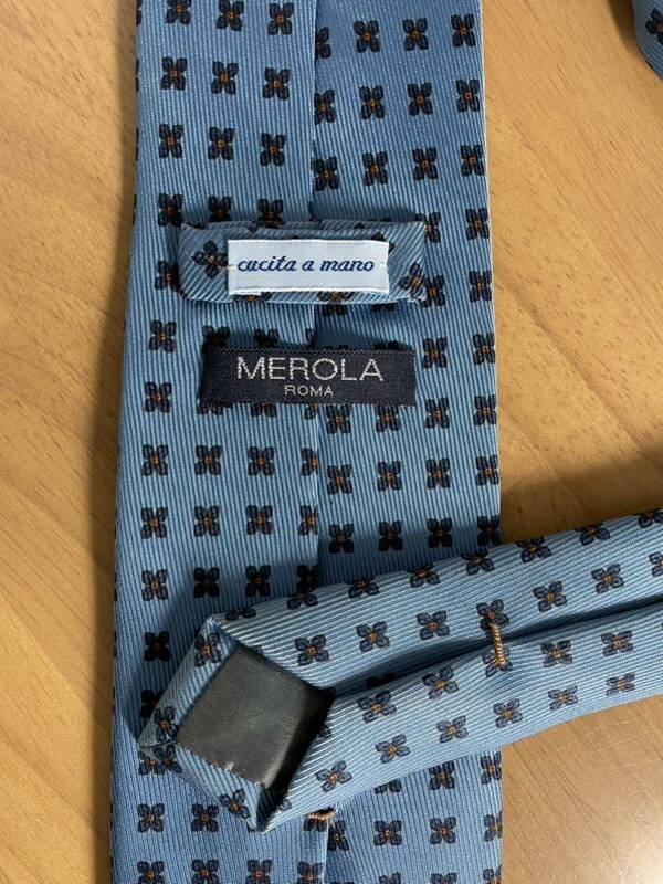 即決：美品 メローラ MEROLA ネクタイ 水色地にネイビー花小紋
