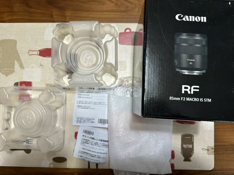 Canon キャノン RF 85mm F2 MACRO IS STM 元箱 マニュアル　保証書、レンズ無し