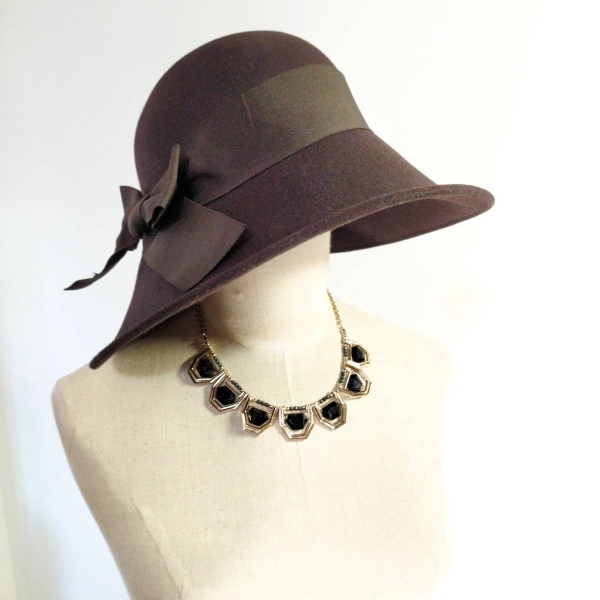 【T31】未使用品♪Accessorize アクセサライズ＊イギリス発♪インポート トライバル デザイン ネックレス♪黒×ゴールドカラーヴィンテージ