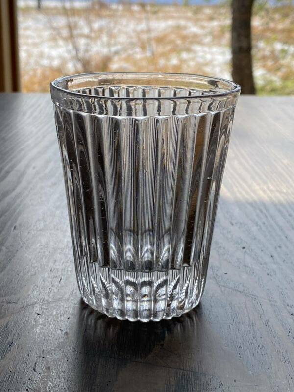 霰より珍しい明治大正期の和ガラス ウラン鎬プレスガラスコップ 型ガラス 焼酎グラスビールグラス