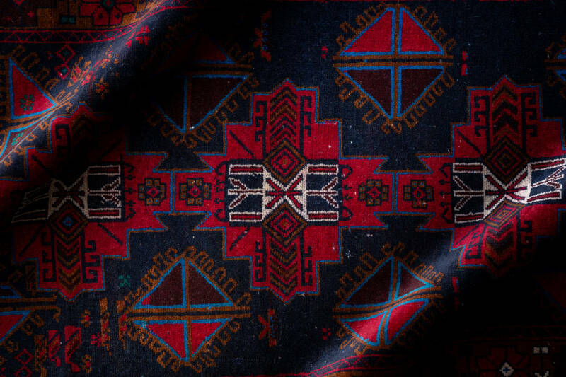 ★1週間限定SALE★トライバルラグ 136×89cm 手織り 絨毯 カーペット ヴィンテージ ラグ ペルシャ絨毯 アウトレット