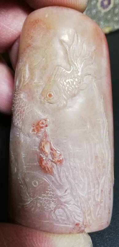 清代　寿山石刻鯉印章　芙蓉石　石方印　寿山石浮雕鯉魚紋印章 サイズ：２．８ｘ１．５ｘ高５．５ｃｍ
