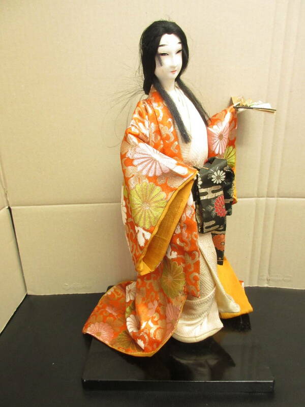 《置物》和 「扇で舞う振袖の女性 日本人形」 高さ：約41cm位 着物 平安時代 アンティークドール・フィギュア