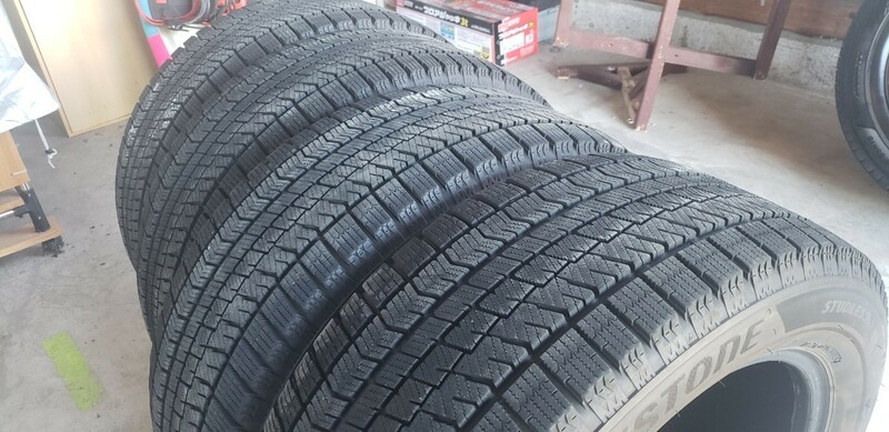 ブリヂストン　ブリザック　BRIDGESTONE　BLIZZAK VRX2 タイヤ4本セット 18インチ 中古 235/55R18 100Q　ブリジストン　スタッドレスタイヤ