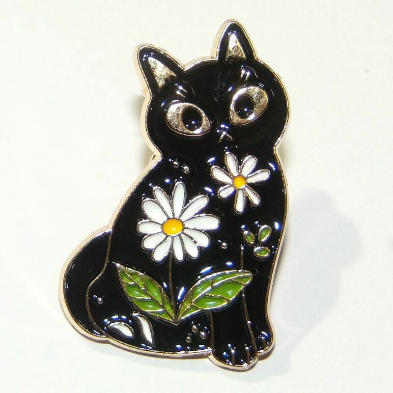 送料無料　黒猫　ネコ　ねこ　キャット　花柄　フラワー　ピンバッジ　ピンズ　ブローチ　ラペルピン