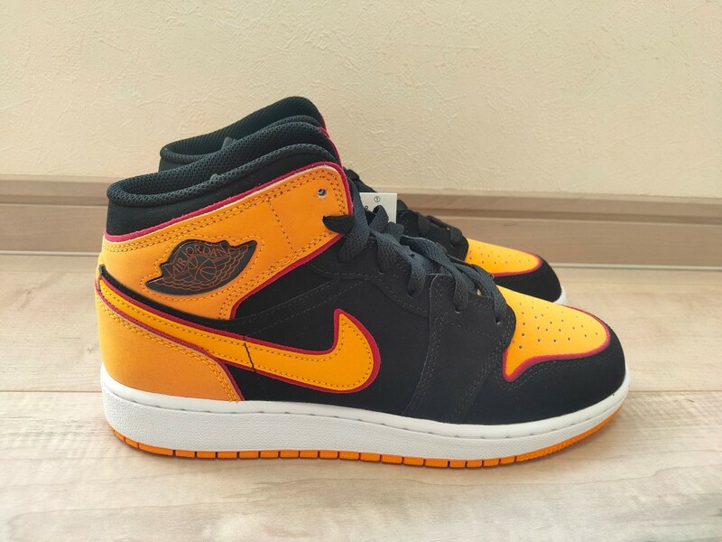 24cm 新品 NIKE AIR JORDAN 1 MID SE GS VIVID ORANGE ナイキ エアジョーダン 1 ミッド エア ジョーダン ミッドカット 黒 FJ4924-008