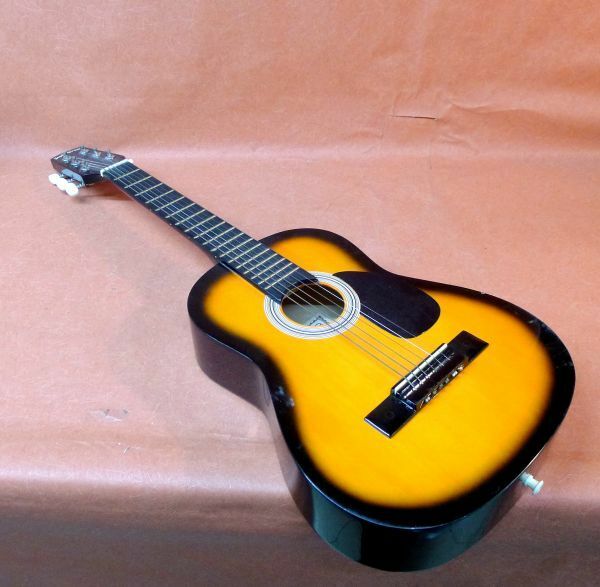 a042 ミニアコースティックギター Sepia Crue W-50/TS サイズ:幅約27cm 高さ約75cm 奥行約8cm/140