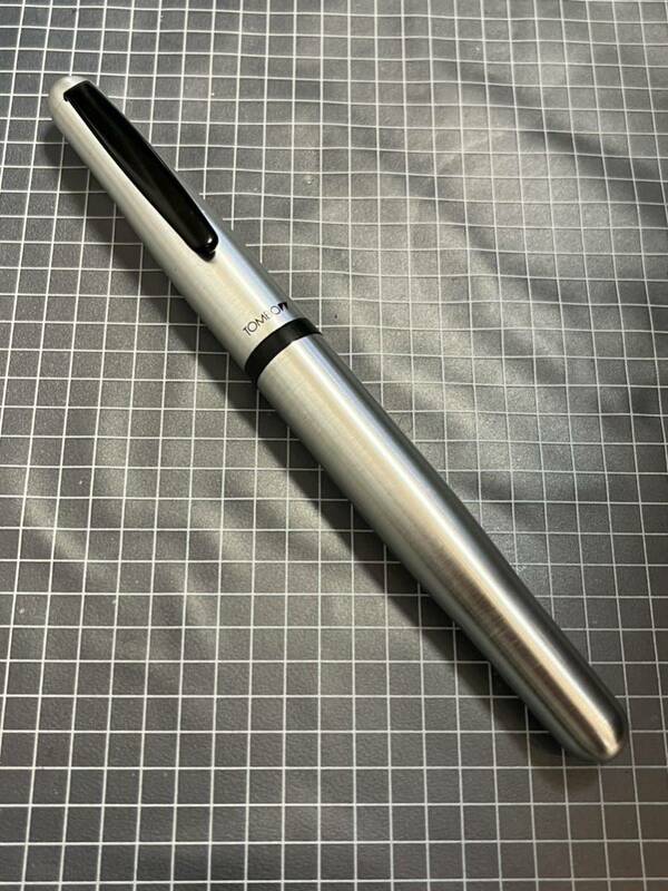 トンボ鉛筆　水性ボールペン　TOMBOW デザインコレクション Collection OBJECT オブジェクト 　シルバー　新替え芯付