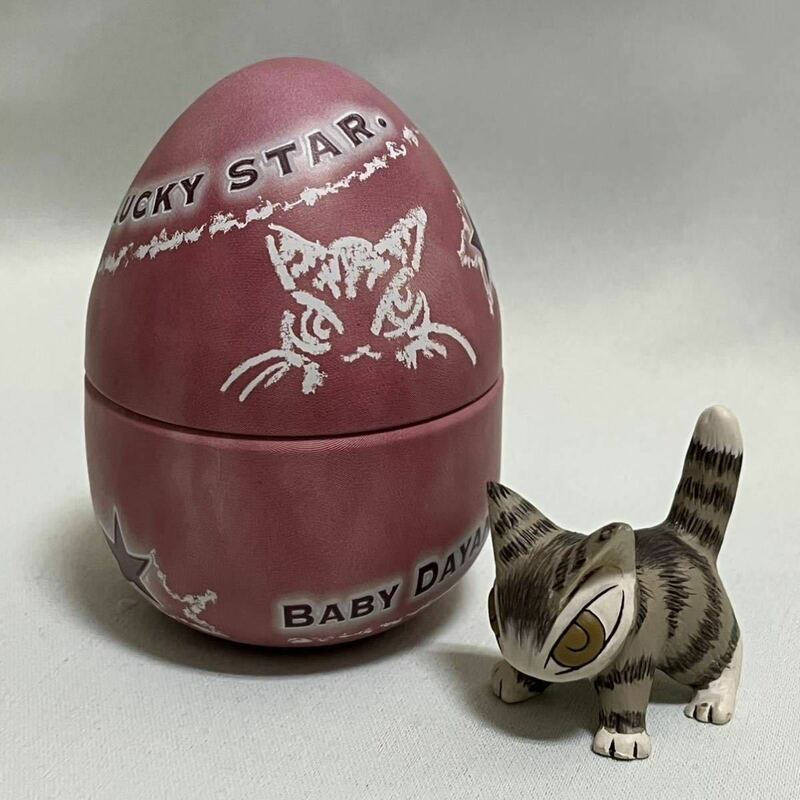 わちふぃーるど ダヤン BABY'02卵フィギュア ピンク Wachifield DAYAN 猫 フィギュア 缶ケース たまご 玉子