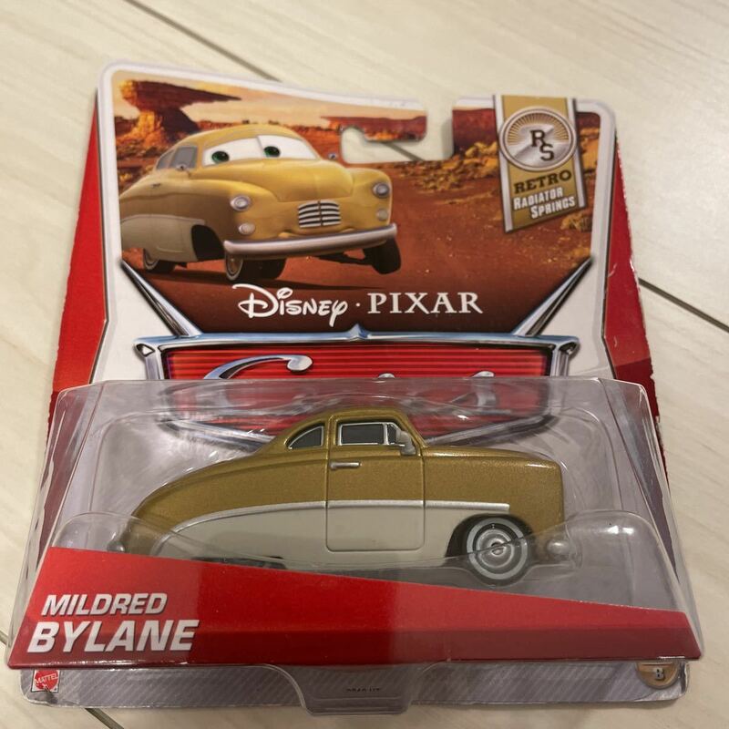 マテル カーズ　マイルドレッド　バイレーン　MILDRED BYLANE MATTEL CARS ミニカー キャラクターカー