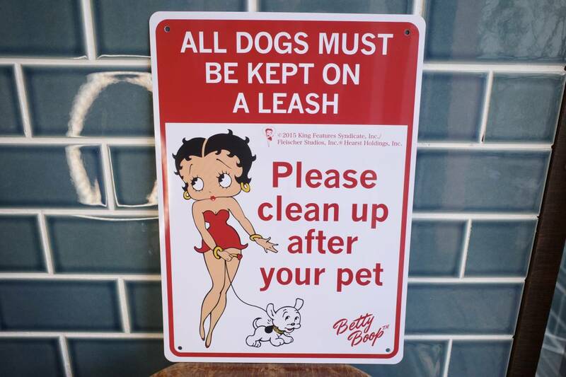 新品　Betty Boop　ベティちゃん　Clean up DOG　犬　ペット　プラスチックサイン 看板 インテリア　アメリカ