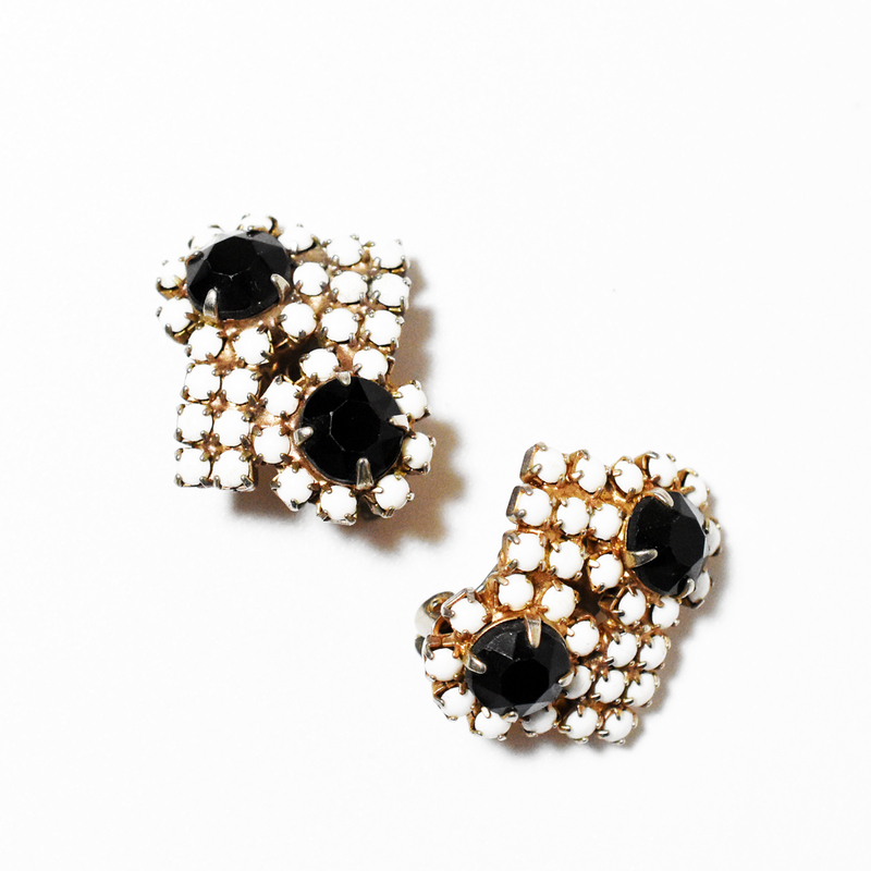 Vintage 1960’s　black×white rhinestone　earrings