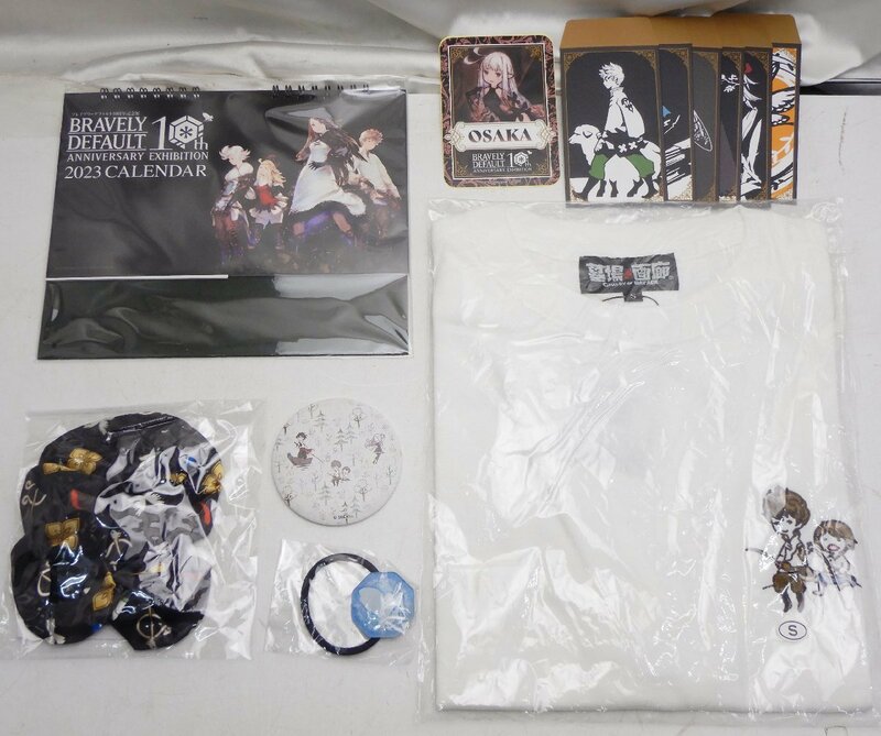 希少☆BRAVELY DEFAULT 10周年記念展 ブレイブリー デフォルト グッズ まとめ売り☆Tシャツ/缶バッチ/シュシュ/ステッカー等☆Z0216724