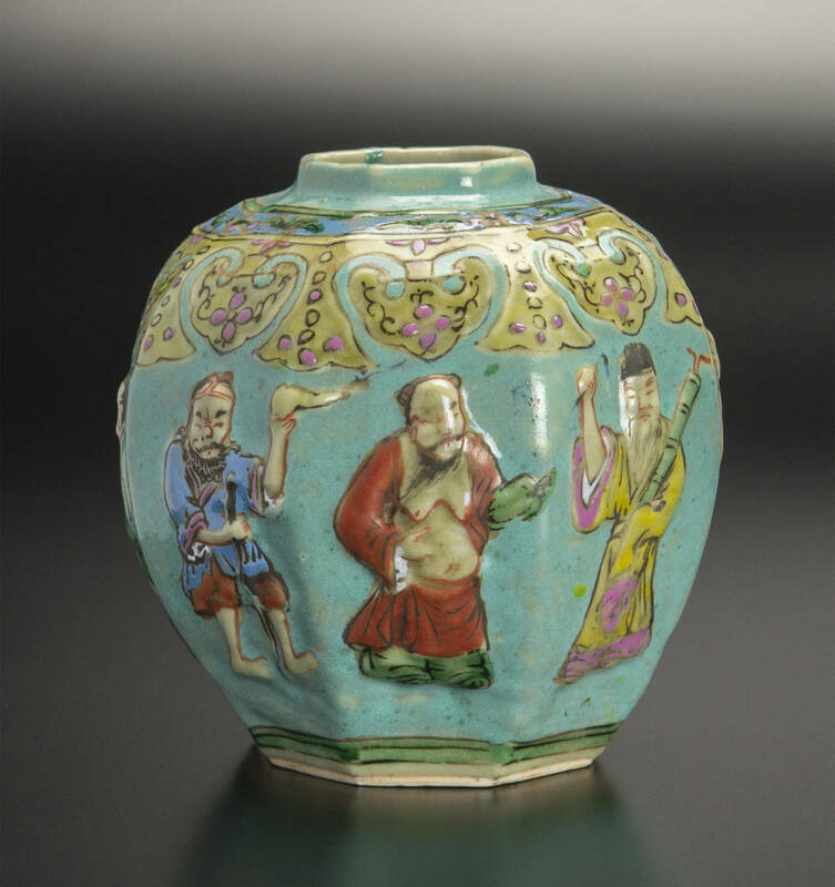 清 粉彩浮雕人物紋罐 中国 古美術