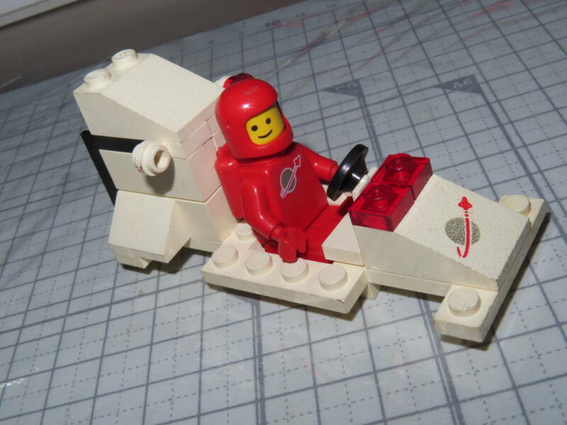 レターパック可 LEGO レゴ　宇宙飛行士　ミニフィグ　人形　 オールド　年代物　クラシックスペース　1984年ー1986年 ジャンク扱い 現状品 
