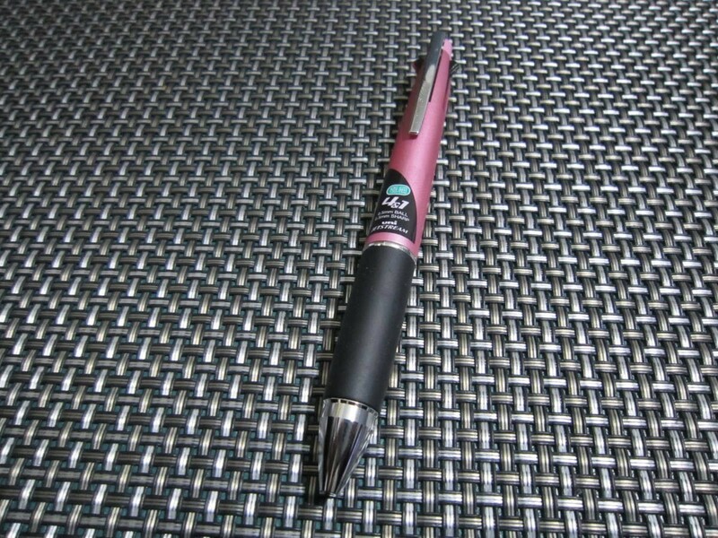 ☆必需品！新品未使用☆三菱鉛筆 5機能 多機能ペン ジェットストリーム 4&1 0.5ボールペン 0.5シャープペン ライトピンク☆