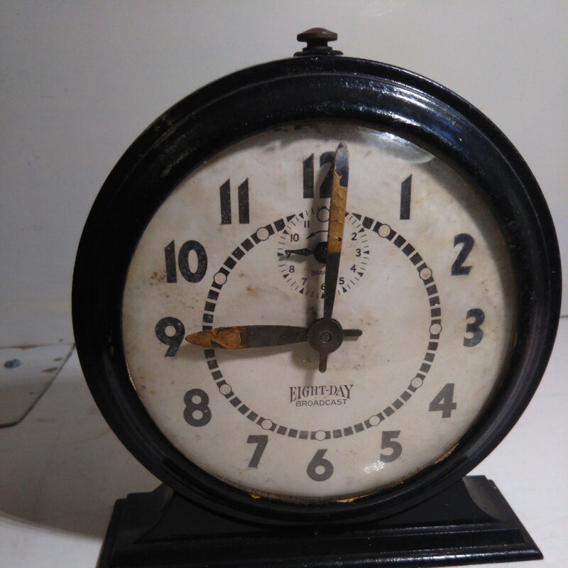 ヴィンテージ 1940 年初頭のイングラハム放送「8 日」巻き上げ時計 ゼンマイ式 目覚まし時計 アンティーク レトロ 置時計