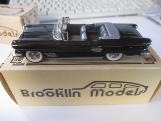 Brookllin　ブルックリン　ポンティアック　ボンネビル コンバーチブル（1958）1/43　イギリス製　ホワイトメタル完成品