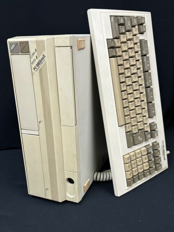M595 NEC PC-8801mk2 キーボード付 通電のみ確認ジャンク品 PC-8800シリーズ 日本電気/140