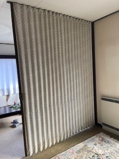 6畳用部屋用　アコーディオンカーテン　◆2枚SET　仕切り代わりに　下部分黄ばみ汚れあり　　リユース